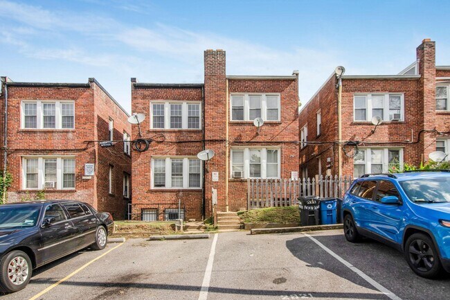 Building Photo - 2921 Pennsylvania Ave. SE