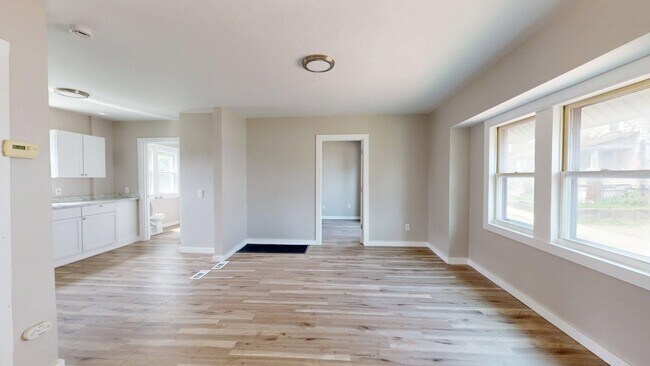 Building Photo - 134 N Arlington St