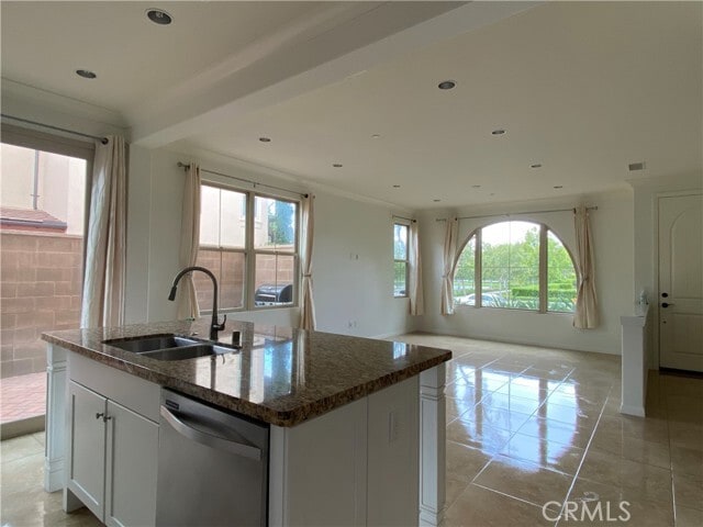 Building Photo - 32 Ovation