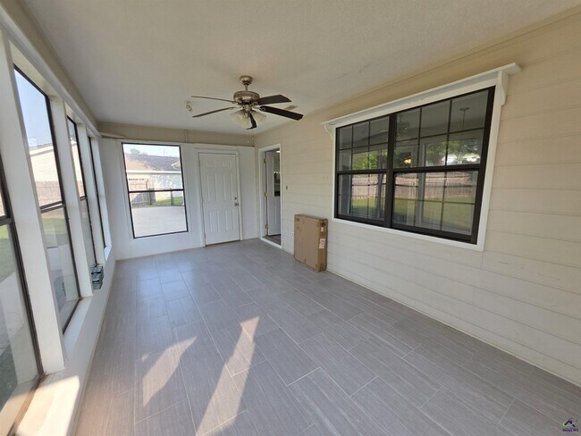 Building Photo - 501 Fieldstone Rd