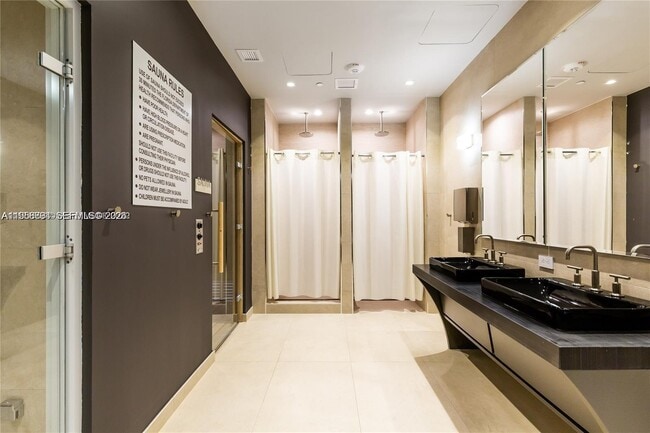 Building Photo - 1000 Brickell Plaza