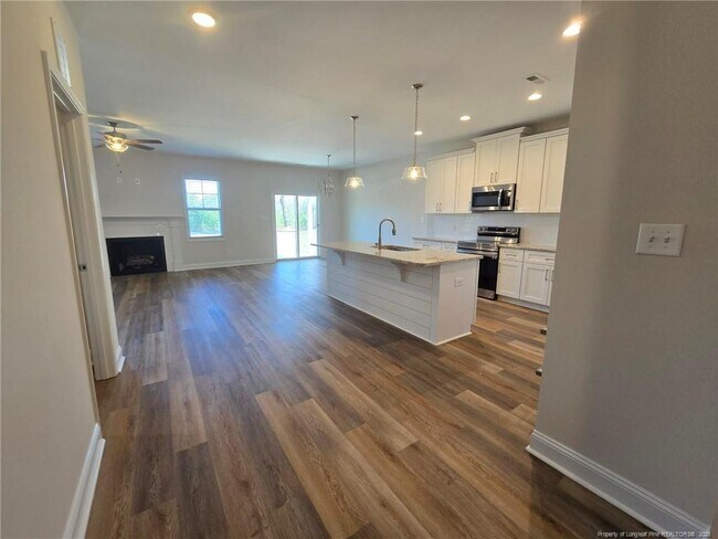 Building Photo - 111 Pine Needle Dr