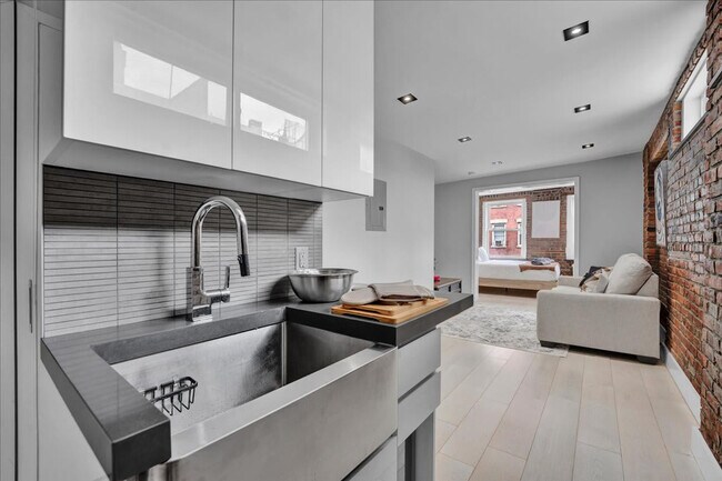 Building Photo - 120 Mulberry St