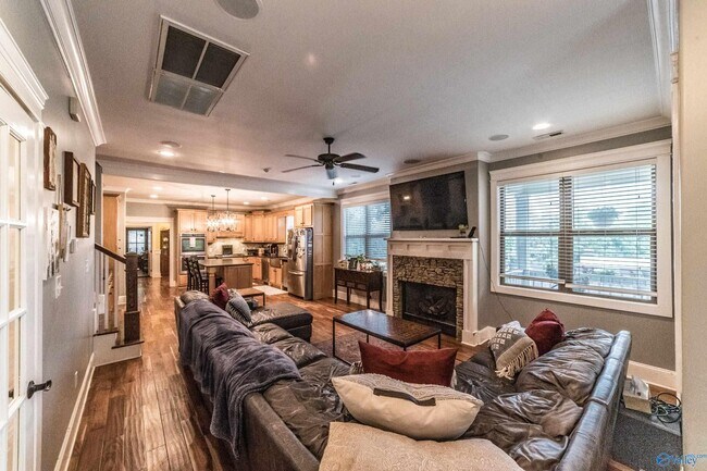 Building Photo - 1716 NE Wellman Ave