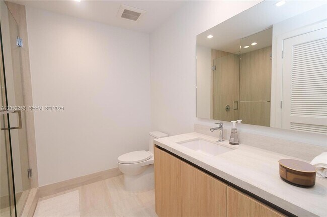 Building Photo - 2411 Laguna Cir
