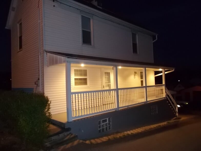 street view at night - 536 Spikenard St