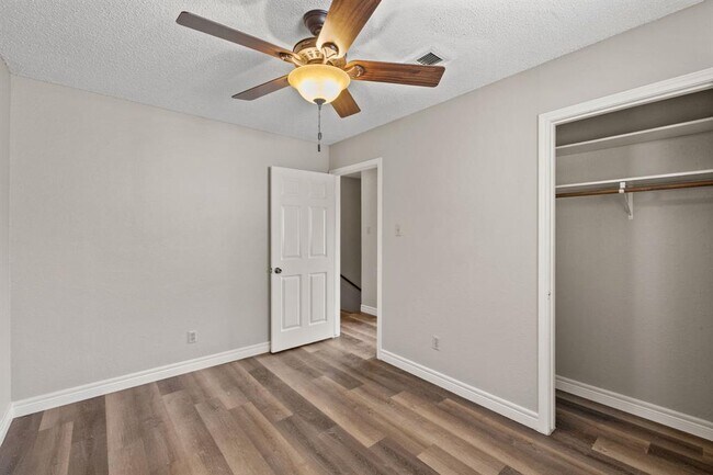 Building Photo - 6525 Hart Ln