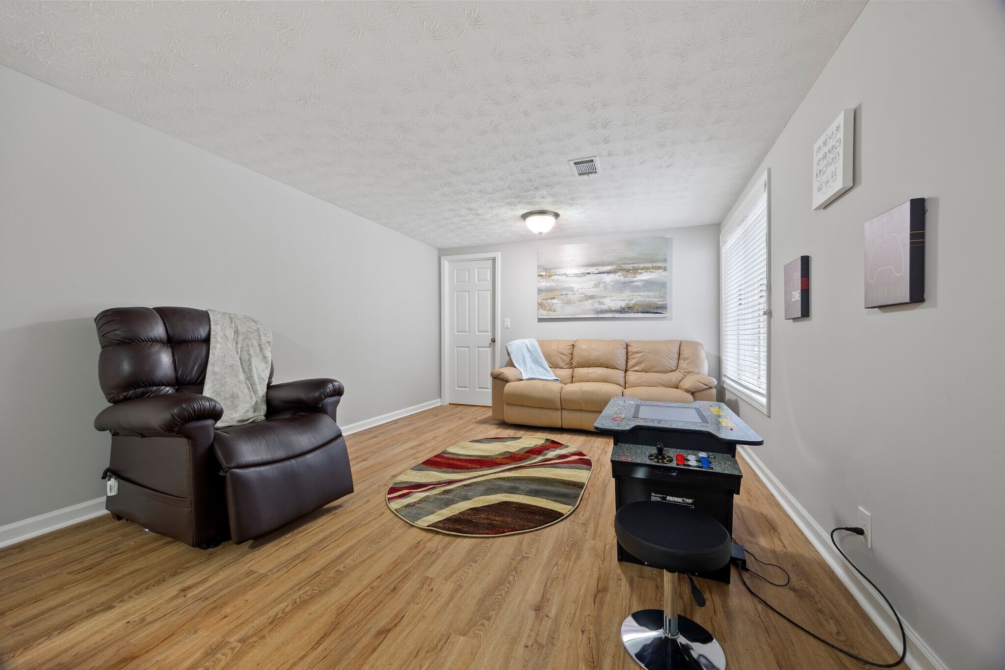 Building Photo - 350 Saddle Bridge Dr