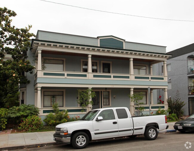 Building Photo - 419 Cedar Ave
