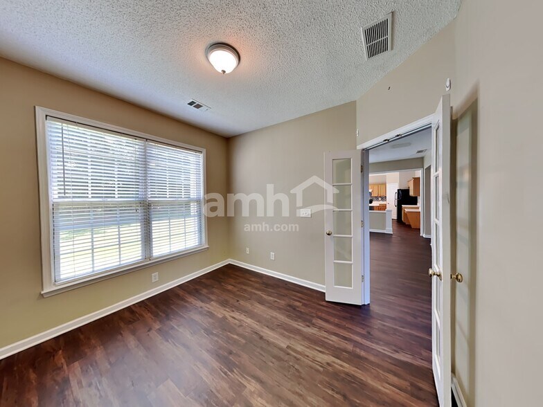 Building Photo - 507 Keeneland Ave
