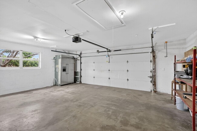 Building Photo - 1609 NW River Trail