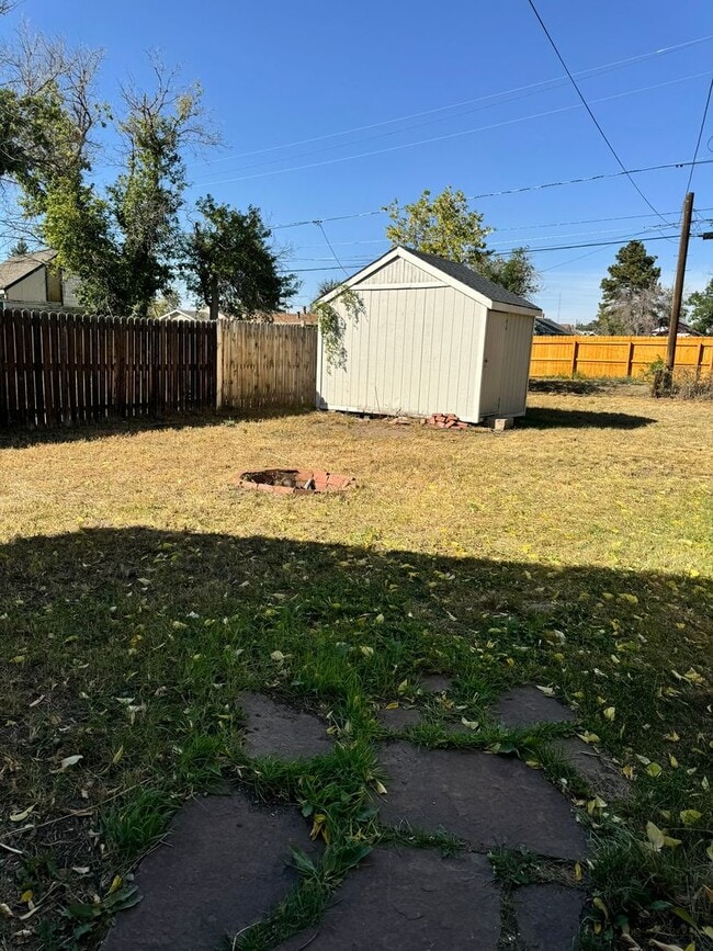 Building Photo - 2114 E 11th St