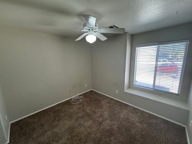 Building Photo - 3 Bedroom - 2 Bath - 1285 Sq. Ft.  - 2 Car Garage - Marana