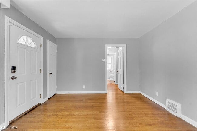 Building Photo - 15904 Invermere Ave