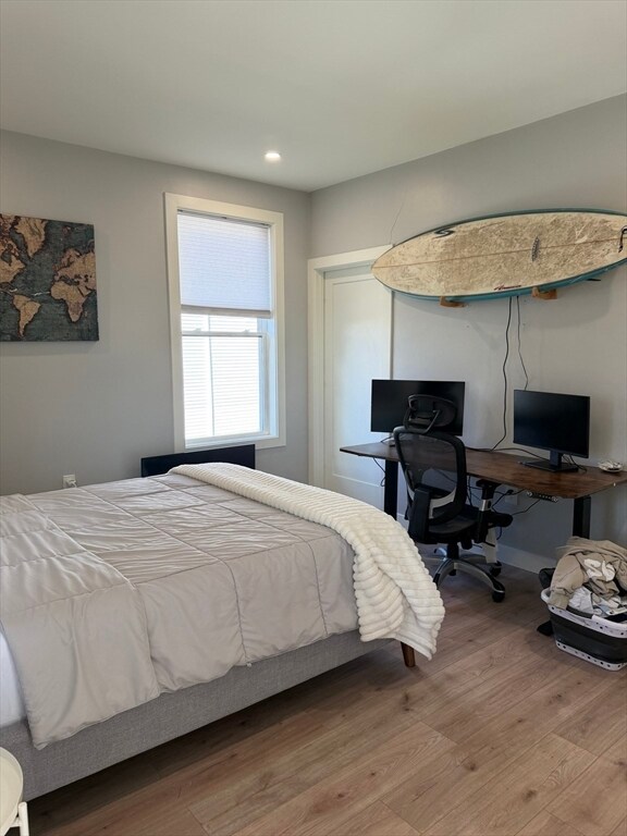 Building Photo - 415 E 7th St