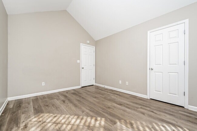 Building Photo - 420 Eglington Tr