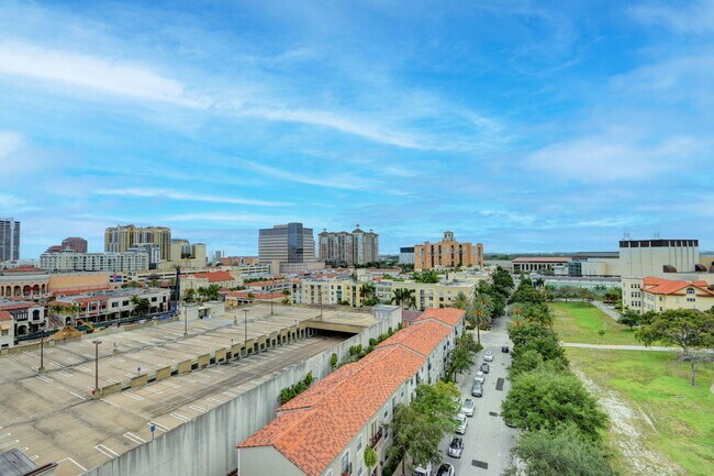 Building Photo - 403 S Sapodilla Ave