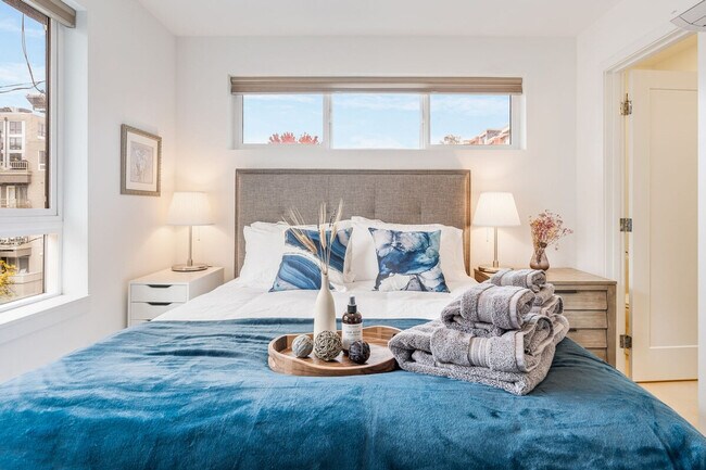 Building Photo - 724 3rd Ave N