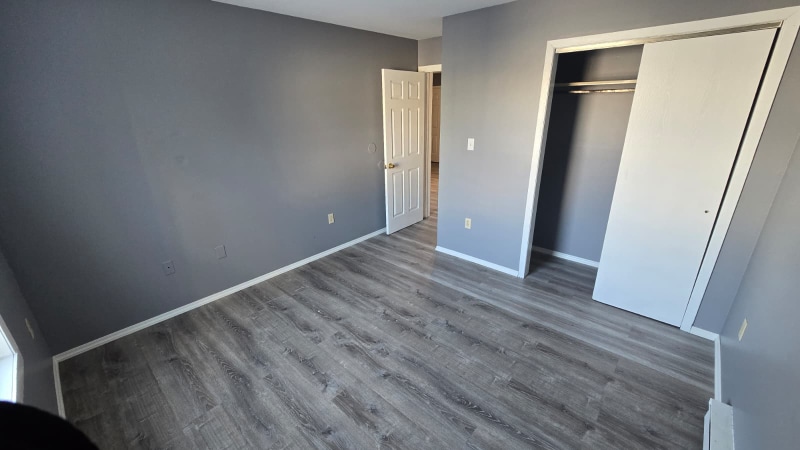 Building Photo - 384 S 6th St