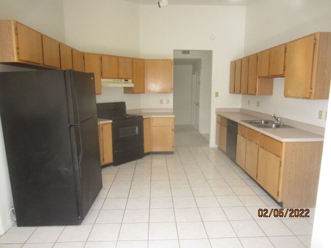 Building Photo - Comfortable & Attractive 3 Bedroom 2 Bath ...