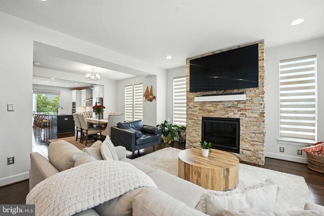 Primary Photo - 610 Watermans Dr