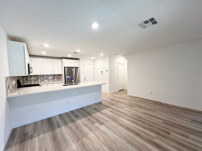 Building Photo - 10773 Briset Ct