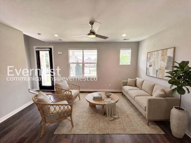 Building Photo - 2-Bed/2.5Bath Town Home/Pet Friendly/Available Soon!