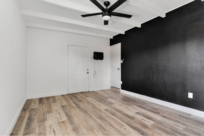 Building Photo - 17637 Sultana St