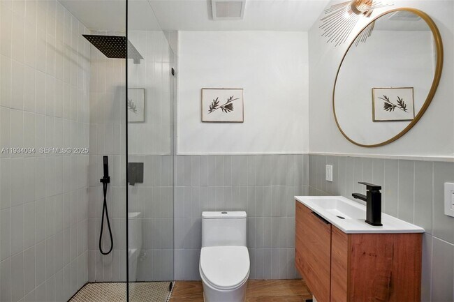 Building Photo - 1363 Biarritz Dr