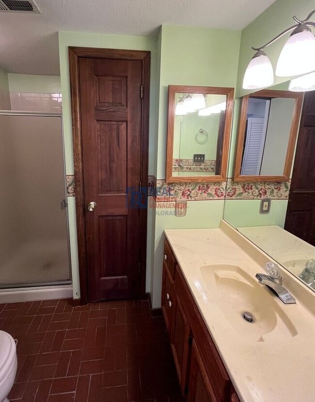 Building Photo - 1605 Flemming Dr