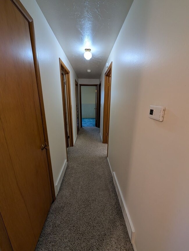 Building Photo - 675 University Dr