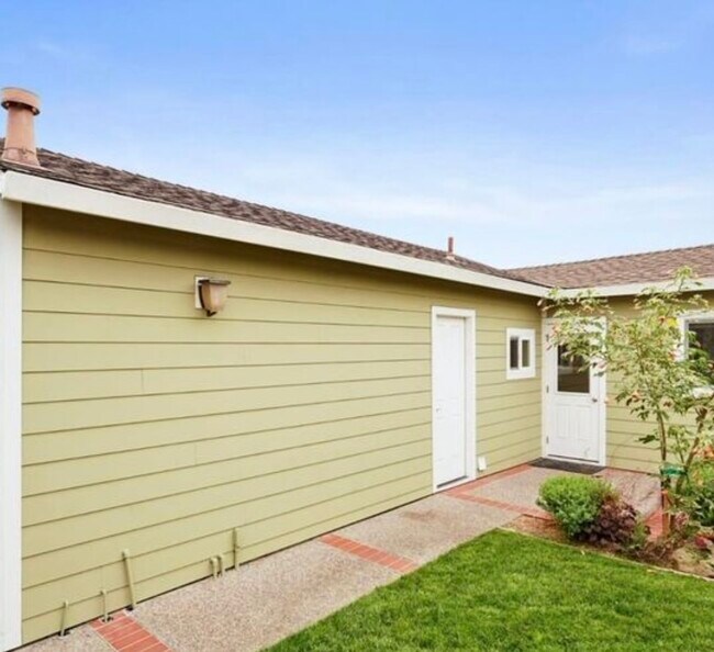 Building Photo - 100 S Quebec St