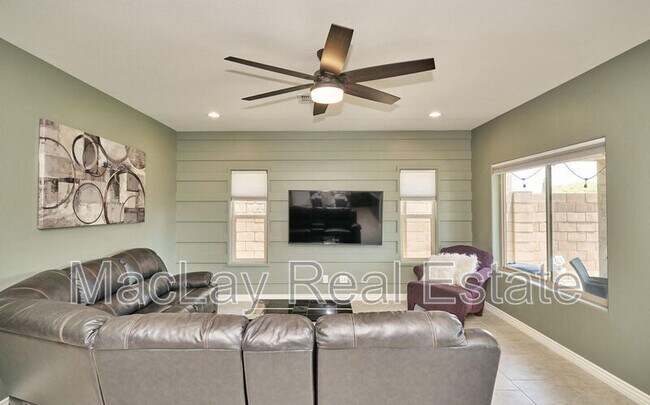 Building Photo - 2415 E Runaway Bay Pl