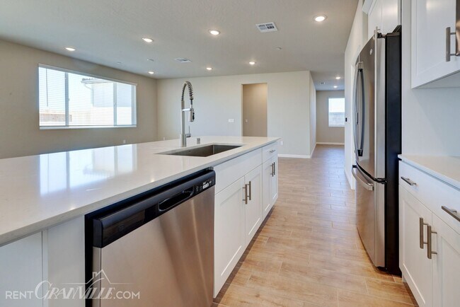 Building Photo - 877 Halford Ln
