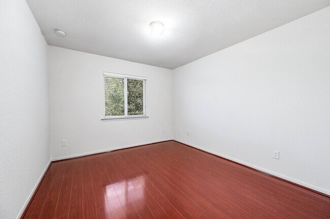 Building Photo - 2032 Creek Shore Ln