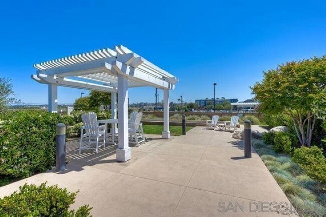 Building Photo - 6550 Ponto Dr