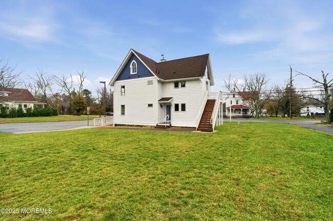 Building Photo - 400 S Main St