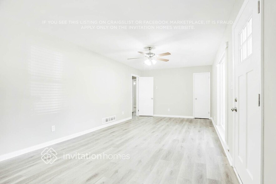 Building Photo - 2434 Shamrock Dr