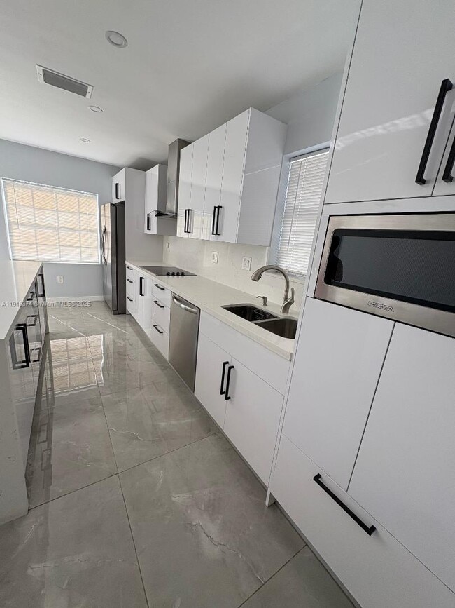 Building Photo - 6865 SW 42nd St