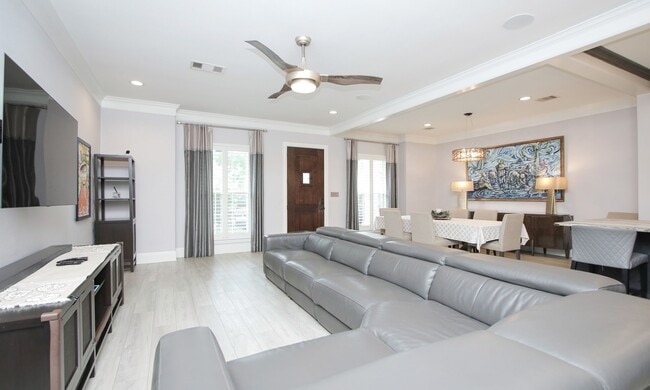 Building Photo - 15 E Breezy Way