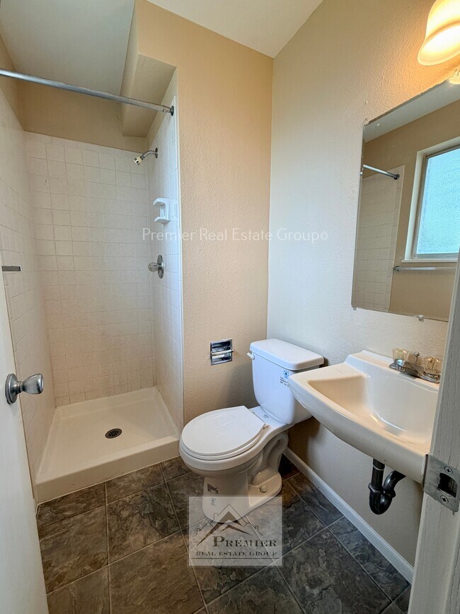 Building Photo - 6156 Del Paz Dr