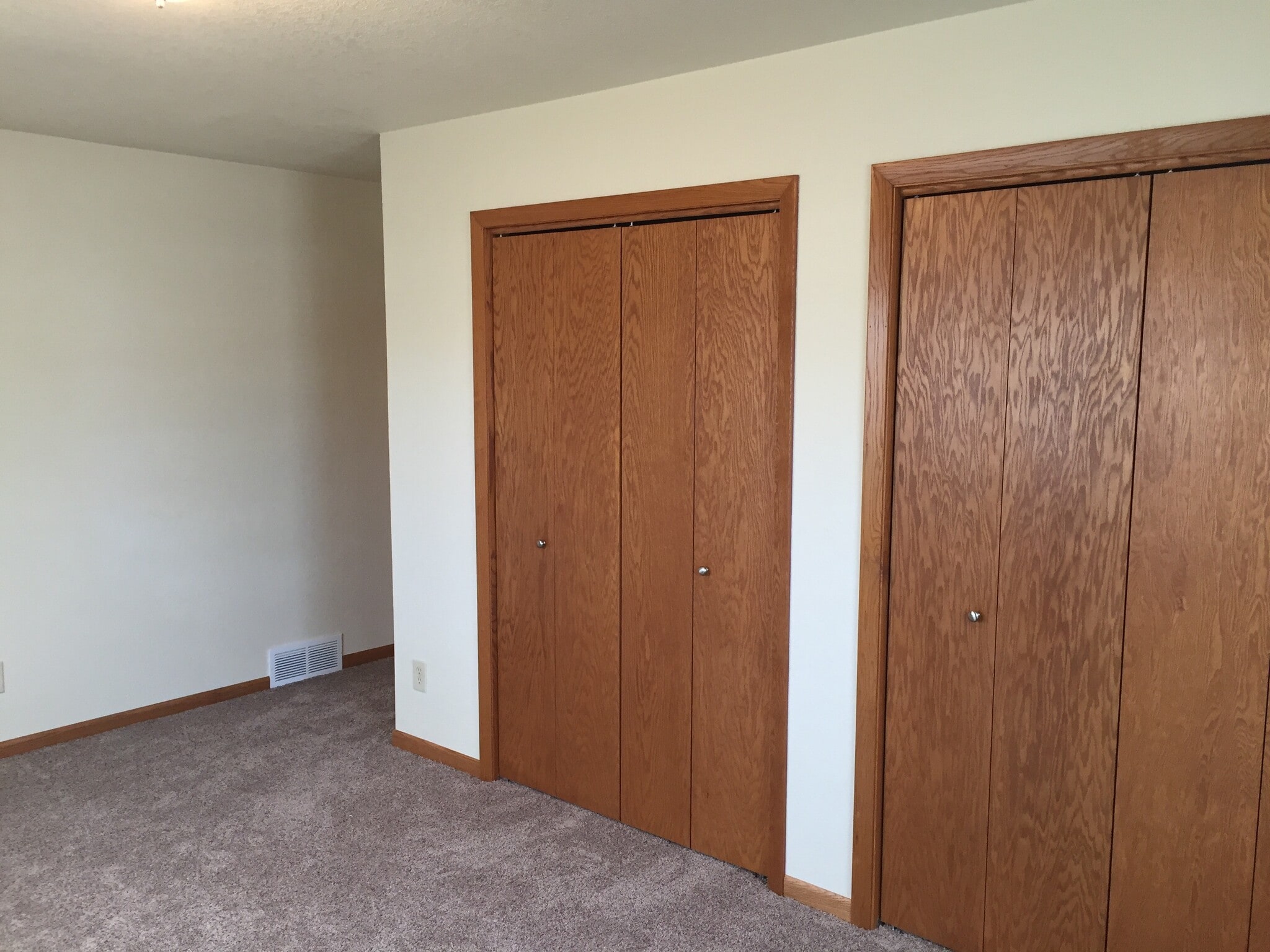 Master Bedroom (upstairs) - 16' x 13' - 521 6th Avenue Northeast