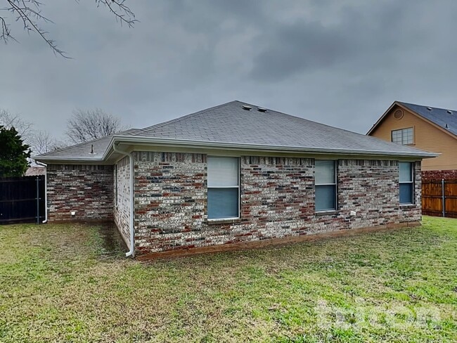 Building Photo - 2709 Star Ave