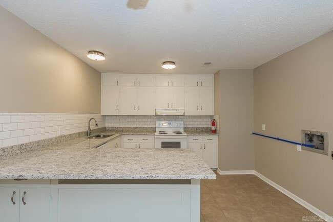 Building Photo - 1576 Skyline Dr