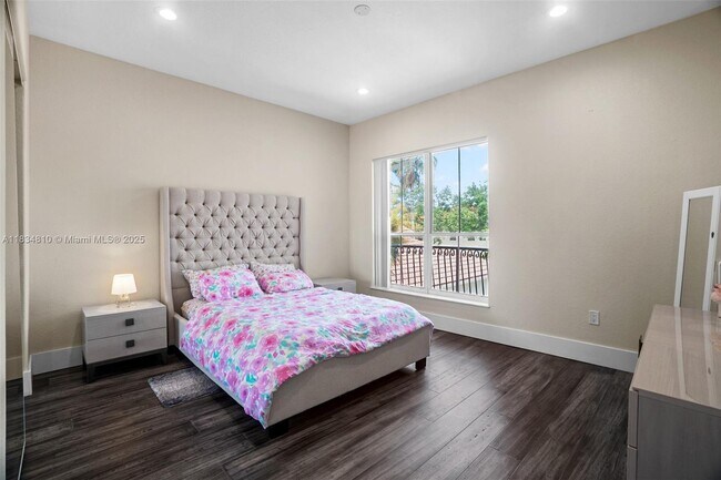 Building Photo - 1580 Shoreline Way