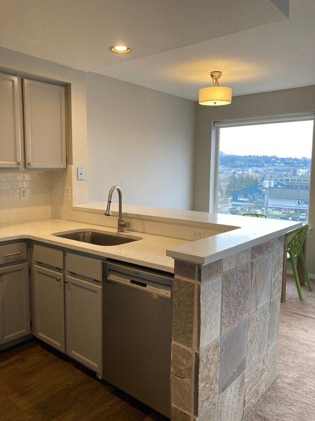 Building Photo - Wallingford Condo