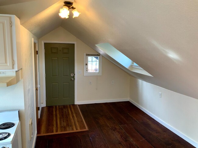 Building Photo - 1 Bedroom Unit in Whiteaker