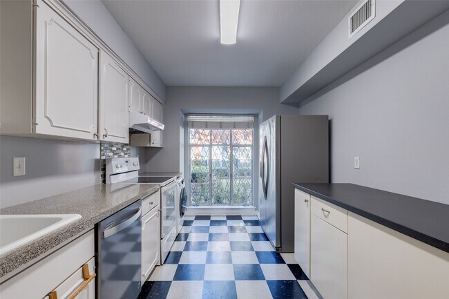 Building Photo - 6339 Briar Rose Dr