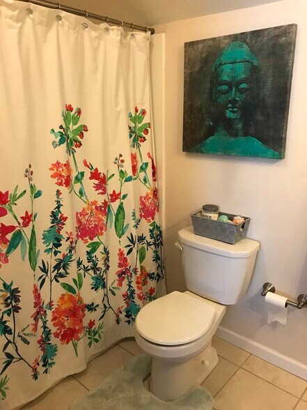 Building Photo - 215 N 6th St