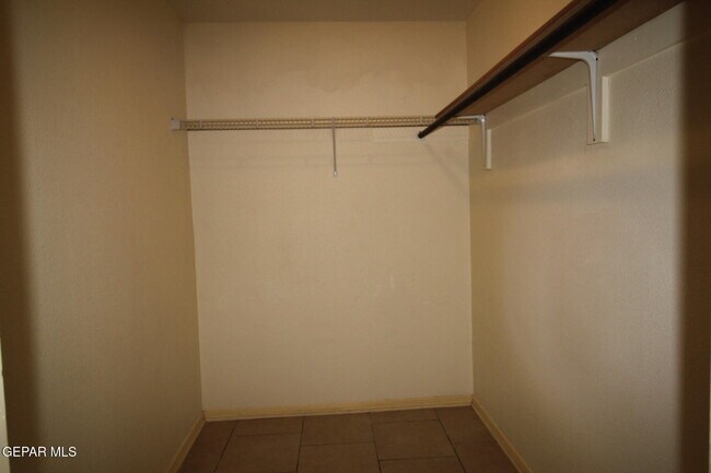 Building Photo - 456 Passmore Rd